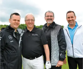  ??  ?? Benoit Theetge, Denis Lefrançois et Pierre Blouin de Circuit Acura ainsi que Donald Theetge de Mercedes-benz St-nicolas.