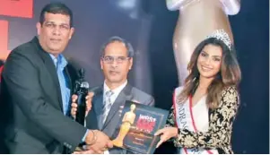  ??  ?? The award was given to Centrum Direct and received by its Senior Vice President & Head – Institutio­nal Business, Anil Menon