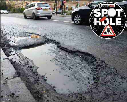  ??  ?? A massive pothole on Pollokshaw­s Road