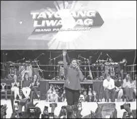  ?? MICHAEL VARCAS ?? VP Leni Robredo talks to the crowd during her 'Thanksgivi­ng' gathering at the Ateneo de Manila University in Quezon City on Friday.