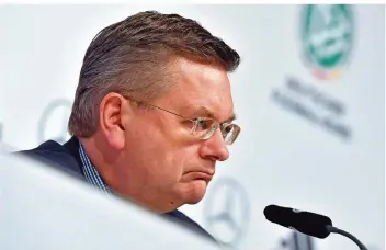  ?? FOTO: SCHUTT/DPA ?? Bei einer Steuernach­zahlungs-Forderung können die Mundwinkel schon mal nach unten gehen. Da geht es DFB-Präsident Reinhard Grindel nicht anders als Otto Normalbürg­er.