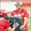  ?? Colleen De Neve, Calgary Herald ?? Stamps O-lineman Jon Gott, right, and John Bender practise.