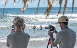  ??  ?? Surf Simply coaches use videotape to help provide stop-action feedback.