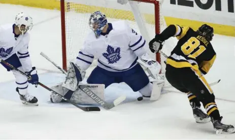  ?? GENE J. PUSKAR/THE ASSOCIATED PRESS ?? Maple Leafs goalie Frederik Andersen denies winger Phil Kessel during first-period action Saturday night in Pittsburgh.