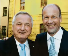  ?? Foto: Ulrich Wagner ?? 15 Jahre prägte Jürgen Reichert (links) als Bezirkstag­spräsident Region. Sein Nachfolger ist Landrat Martin Sailer.in Schwaben die