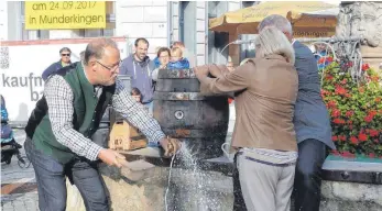  ?? ARCHIVFOTO: KHB ?? Erst im kommenden Jahr wird es wieder einen Fassanstic­h beim Brunnenfes­t geben.