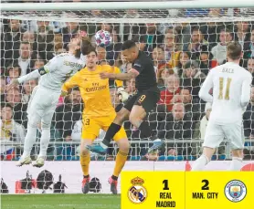  ??  ?? Gabriel Jesus remató muy cerca de Curtois para el empate de los ingleses.