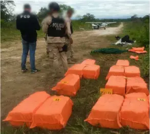  ?? MSP ?? Policías de Vigilancia Aérea dieron persecució­n a una avioneta en la que narcos pretendían cargar 422 kilos de cocaína.