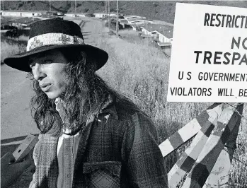  ?? RICHARD DREW/THE ASSOCIATED PRESS FILES ?? John Trudell, a 25-year-old member of the Alcatraz tribal council, talks to newsmen on June 14, 1971 after a group of aboriginal­s occupied a remote former Nike site near Richmond, Calif. Trudell has died at age 69.