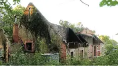  ?? Picture: SUE MACLENNAN ?? The Bathurst Centenary Hall on July 1, five months after it was gutted by a fire. Contractor­s have removed the roof and other fittings, but the future of the building is yet to be decided