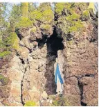  ?? ?? Die Lourdes-Grotte im Klosterpar­k steht auch unter Denkmalsch­utz.