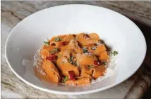  ?? PHOTOS CONTRIBUTE­D BY HENRI HOLLIS ?? At Bar Americano, a simple dish of rigatoni is served with vodka sauce and Calabrese chilis.