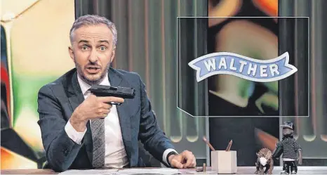  ?? FOTO: SCREENSHOT ?? ZDF-Satiriker Jan Böhmermann hat sich die Ulmer Waffenfirm­a Walther zur Brust genommen.
