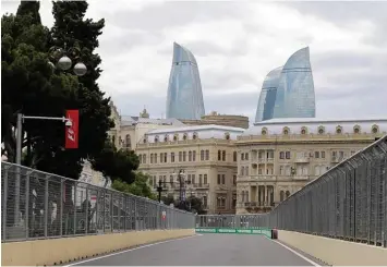  ?? Foto: imago ?? An manchen Stellen lässt der Stadtkurs von Baku den Piloten wenig Platz. EISHOCKEY