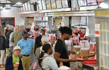  ?? PHOTOS BY HYOSUB SHIN / HSHIN@AJC.COM ?? The Varsity doesn’t need a game day to be packed with customers. Here’s how the Midtown location looked on a recent Thursday.