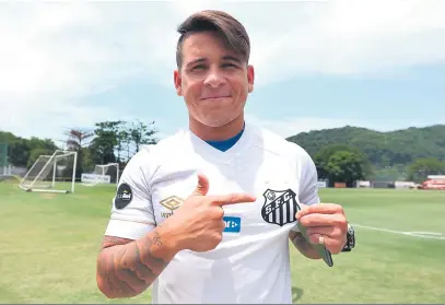  ?? Guilherme Dionízio/Estadão Conteúdo ?? Meia-atacante descreveu como “sonho” chegar ao clube “onde Pelé, o maior da história, jogou”