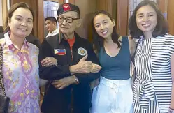  ??  ?? President Fidel Ramos with Margie Moran Floirendo and daughters Gabbi and Monica