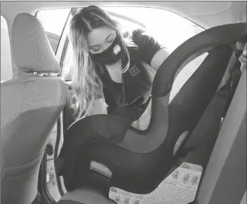  ?? LOANED PHOTO ?? A SPECIALIST WITH YUMA COUNTY’S SAFE KIDS PROGRAM installs a car safety seat for a baby. The county is offering a classes in the proper use of the safety seats on Dec. 4 and Dec. 18.