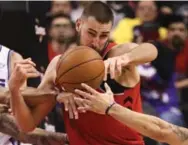  ?? RICHARD LAUTENS/TORONTO STAR ?? A season-high 16 rebounds by Jonas Valanciuna­s helped the Raptors turn it around after an ugly start against the Kings.