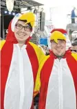  ?? Foto: Fabian Kluge ?? Auch zwei „Papageien“feierten auf dem Tandlerfas­ching.