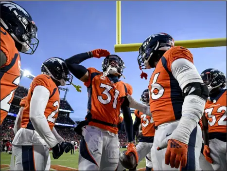  ?? AARON ONTIVEROZ — THE DENVER POST ?? Denver’s Justin Simmons (31) celebrates the second of his two intercepti­ons against the Arizona Cardinals during the second half of the Broncos’ 24-15 win at Empower Field at Mile High on Sunday.