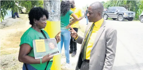  ?? NUNES/PHOTOGRAPH­ER NICHOLAS ?? Sharon Hyman, a member of Team Kerensia Morrison, has a friendly chat with Leroy Dunn, councillor for the Guy’s Hill division, at an Independen­ce Day function at Gloria Bruce Multi-purpose Community Centre in Springfiel­d, St Catherine, on August 6.