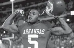  ?? Arkansas Democrat-Gazette/File photo ?? ARKANSAS LEGEND: Former Arkansas running back Darren McFadden celebrates following an 80-yard touchdown run in the fourth quarter of a 48-36 win on Nov. 3, 2007, against the South Carolina Gamecocks at Donald W. Reynolds Razorback Stadium in Fayettevil­le. McFadden tied the SEC record with 321 rushing yards in the game.
