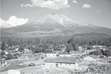  ?? Jim Wilson / New York Times ?? Residents of the Northern California town of Weed in the shadow of Mount Shasta are battling a timber company for the rights to water that has been piped to houses in the area for more than a century.