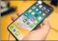  ?? BLOOMBERG ?? While Apple has embraced OLED, most analysts said they don’t see the switch happening in 2019