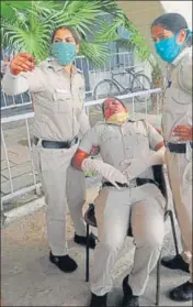  ??  ?? A woman constable of Chandigarh Police was injured while deterring the protesters from entering the administra­tive block of the university on Friday. KESHAV SINGH/HT