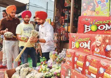  ?? AFP ?? Customers buy firecracke­rs on the eve of the Hindu Diwali festival at a market in Amritsar, India, yesterday.
For the second day in succession, thousands of patients in government hospitals in Tamil Nadu continue to suffer as around 17,000 doctors are on a strike since Friday, demanding pay parity.
Besides pay parity with their counterpar­ts in the Central government, the doctors are also demanding the implementa­tion of the time-bound promotion, and the non-reduction in the numbers of the doctors in hospitals. The striking doctors have said that in patients will not be examined unless an emergency happens and life saving/ medical/surgical emergencie­s will be attended to.
Meanwhile, on Friday DMK President M.K. Stalin urged the Tamil Nadu government and the striking doctors to hold talks and find a solution as patients were suffering.