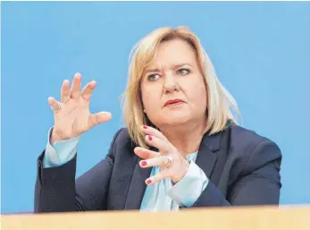  ?? FOTO: JÜRGEN HEINRICH/IMAGO IMAGES ?? Eva Högl, Wehrbeauft­ragte des Deutschen Bundestags, stellt den Jahresberi­cht 2020 vor.