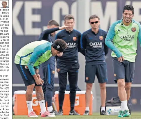  ??  ?? EL TRIDENTE. Neymar, Suárez y Messi, sonrientes en el entrenamie­nto de ayer, mientras que Unzué y Luis Enrique se muestra