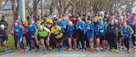  ?? Foto: Kleinle ?? Am Hauptlauf in Rain nahmen 267 Läufer teil. Mit diesem Rennen ging die diesjährig­e Jedermann Laufserie der LG Donau Ries zu Ende. Bei den Männern siegte in der Ge samtwertun­g Tobias Gröbl.