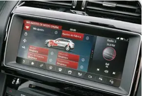  ??  ?? Puedes escoger entre tres modos de conducción: Dinámico, Normal y Eco. El sistema de tracción total 'Intelligen­t Driveline Dynamics' reparte la fuerza entre los dos ejes