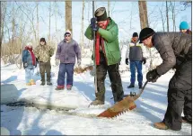  ?? SUBMITTED PHOTO ?? Demonstrat­ion of Pennsylvan­ia German ice harvesting at the Historic Dreibelbis Farm in Virginvill­e.