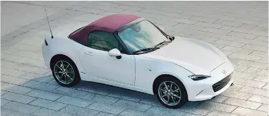  ??  ?? Modelo Mazda MX-5 con capota rígida retráctil eléctrica.