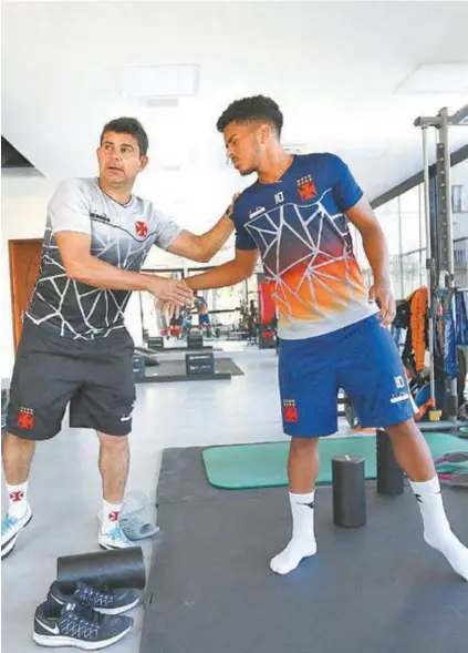  ?? Rafael RibeiRo / Vasco.com.bR ?? Evander fez uma sessão de musculação, ontem, no CT. Ele disputa vaga com Thiago Galhardo