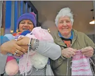  ?? 16_T08_wool ladies_New Hope ?? Jennifer Radcliffe and Barbara Buchan join in the weekly meet and make session at the New Hope centre.