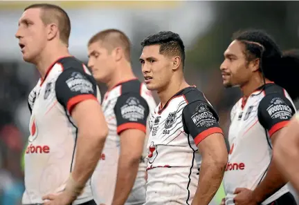  ?? PHOTOS: GETTY IMAGES ?? Warriors players look as if they can’t believe what is happening as their big halftime lead against the Panthers disappears.