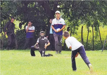  ??  ?? Prevención. Buscan prevenir la violencia y promover el sano esparcimie­nto y la práctica de deportes entres lo niños y jóvenes que atienden en diferentes municipios del país.