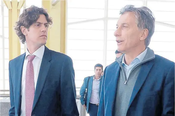  ??  ?? Diálogo a fondo. Mauricio Macri y Martín Lousteau volvieron a verse y conversaro­n no sólo sobre economía sino de reformas de fondo.