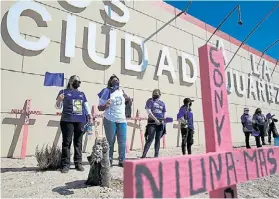  ?? EFE ?? Ciudad Juárez. Madres de víctimas de femicidios, en México.