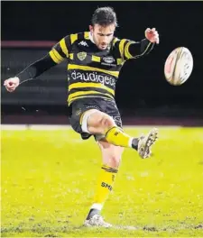  ?? Photo Icon Sport ?? Les Montois de Thomas Bell ont longtemps mené au score avant de voir les Aindinois égaliser et avoir même une balle de match.