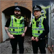  ??  ?? Sergeant Stuart Ash, left and Superinted­ent Gary I’Anson of Police Scotland pictured in Old Wynd, a lane off Osborne street in Glasgow that is often used by drug users