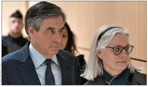  ??  ?? François et Penelope Fillon au tribunal correction­nel de Paris.