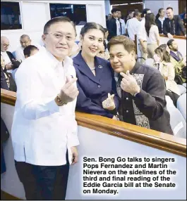  ?? ?? Sen. Bong Go talks to singers Pops Fernandez and Martin Nievera on the sidelines of the third and final reading of the Eddie Garcia bill at the Senate on Monday.