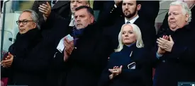  ?? ACTION IMAGES ?? Board silly (from left): Farhad Moshiri, Graeme Sharp, Denise Barrett-Baxendale and Bill Kenwright at West Ham