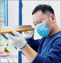  ?? ZHANG YAO / CHINA NEWS SERVICE ?? Former speedskate­r Wang Yang makes blades for ice skating at his factory in Changchun, Jilin province.