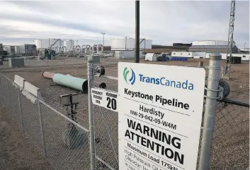  ?? JEFF MCINTOSH/THE CANADIAN PRESS FILES ?? TransCanad­a shut its line after 795,000 litres of oil leaked Thursday. It said a cleanup is underway. Nebraska is set to make a decision on its extension on Nov. 20.